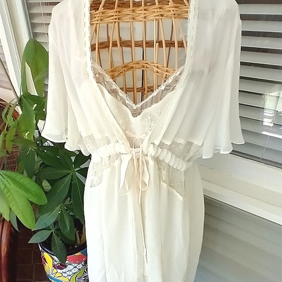Flora Nikrooz Other - NWOT🌸Flora Nighty & Robe